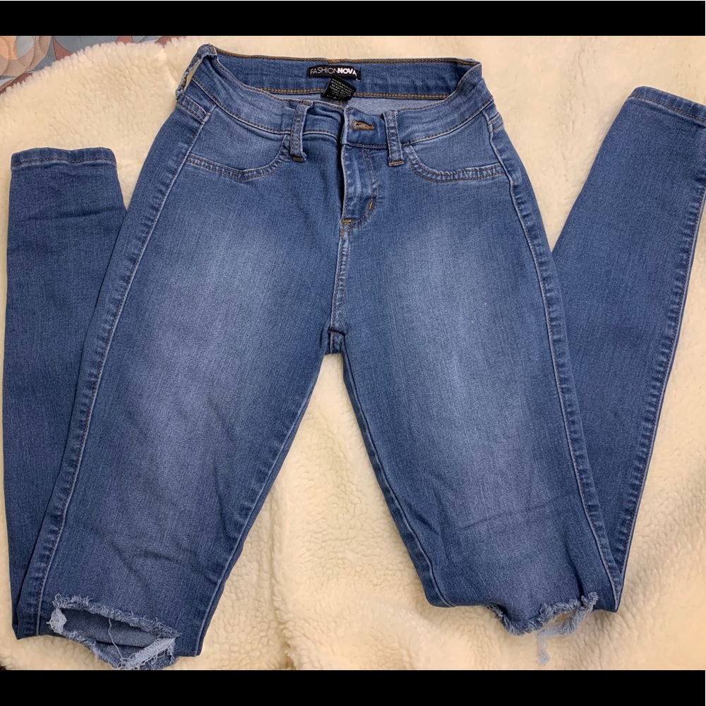 High rise knee split Fashion Nova jeans